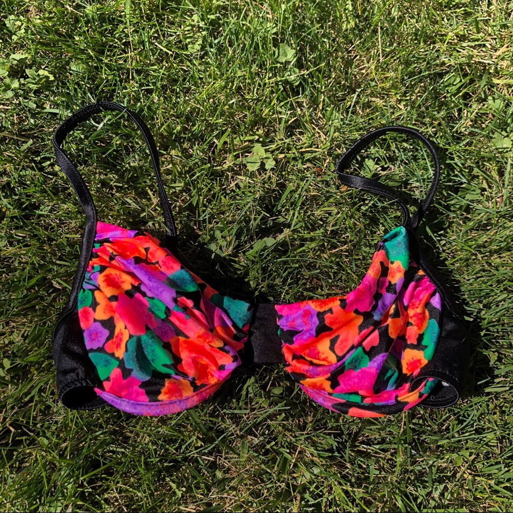 Vintage Sea Fair vibrant floral bikini top 🍋